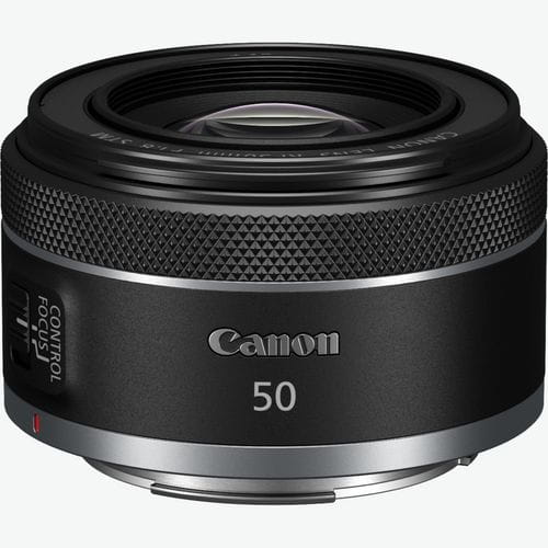 عدسة كانون RF 50mm F1.8 STM، طلاء Super Spectra، تصوير في الإضاءة المنخفضة، إطار كامل