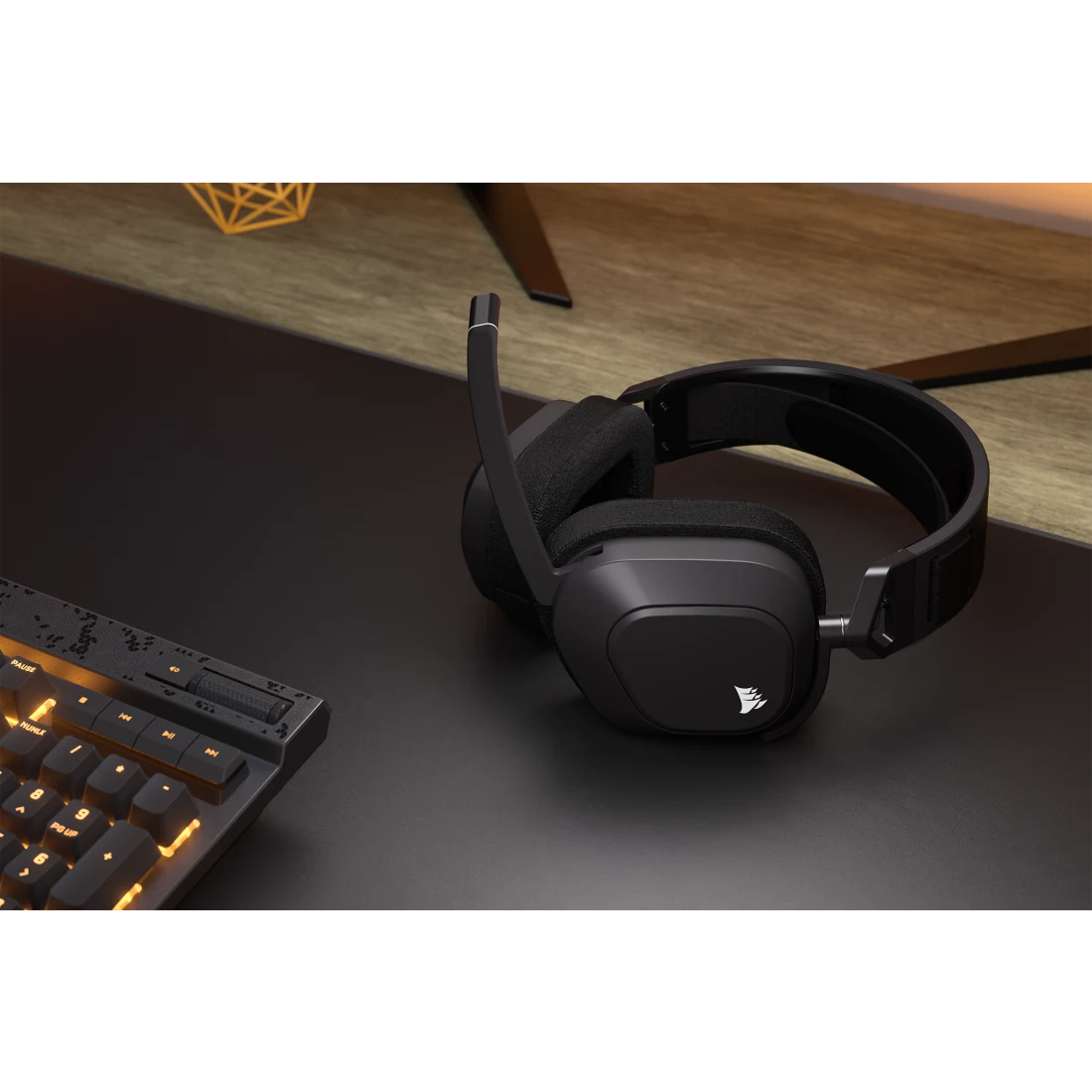 سماعة الألعاب اللاسلكية Corsair HS80 MAX، بلوتوث، دولبي أتموس، ميكروفون بجودة البث