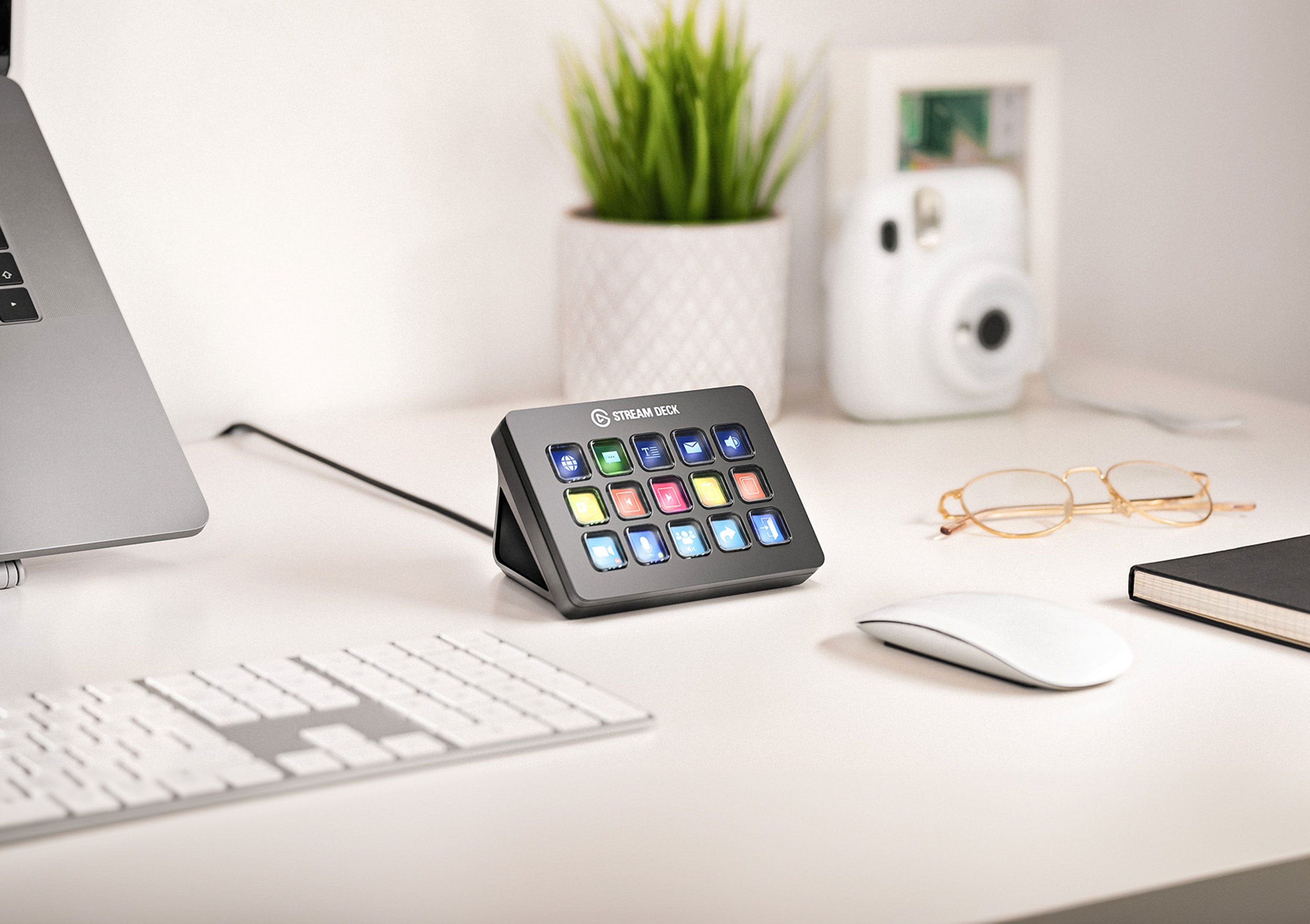وحدة التحكم Corsair Elgato Stream Deck MK.2 Studio، 15 مفتاح ماكرو، تعمل مع أجهزة Mac والكمبيوتر الشخصي